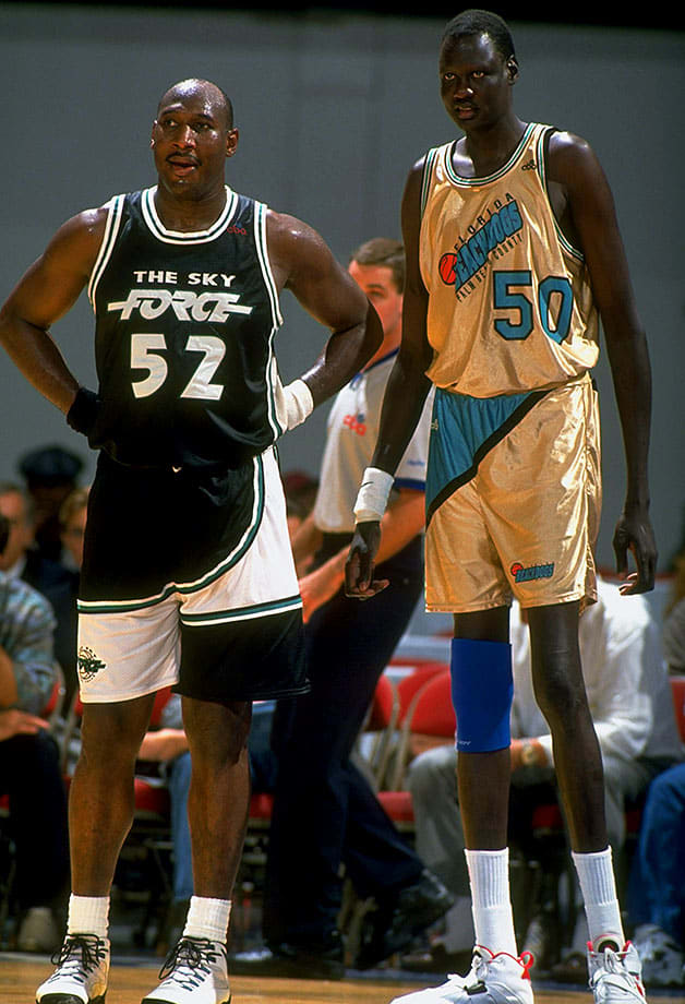 1995-1206-Darryl-Dawkins-Manute-Bol-05307613.jpg